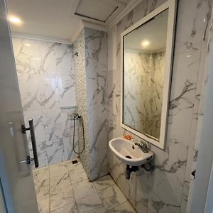 Kamar double standard